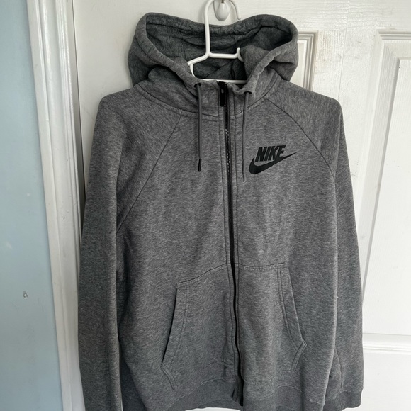 Mix of sweaters, long sleeves, and shorts !! Msg me & i can post individually - Picture 11 of 16